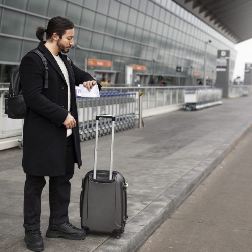 muslim-person-travelling-through-city Airport Cab Services - Thekkady Kerala